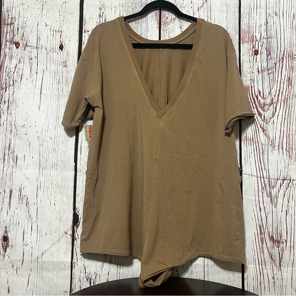 Free People FP Movement Hot Shot Tee Romper in Medium Mocha.  T-Shirt Romper NWT - Picture 13 of 16